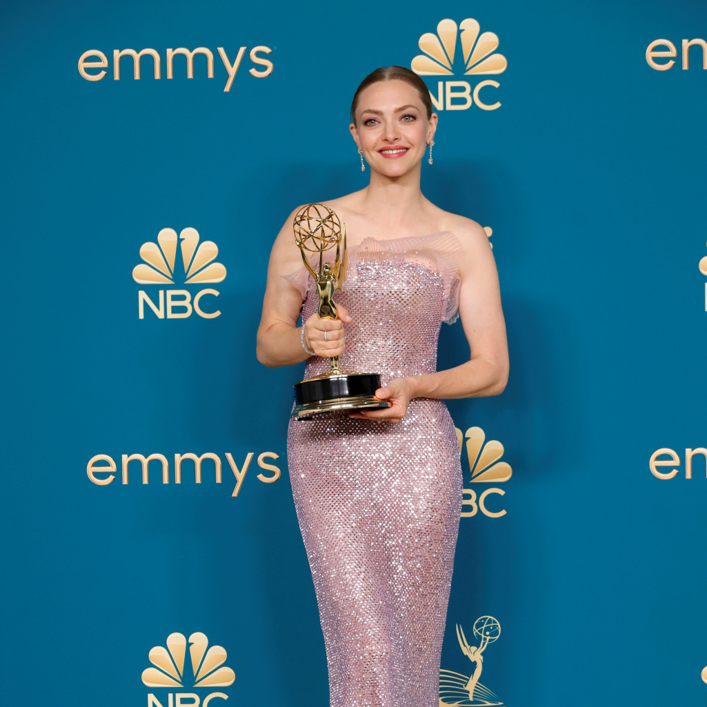 Emmys 2022: Η Amanda Seyfried είναι η πιο cool μαμά και το απέδειξε στην ομιλία της