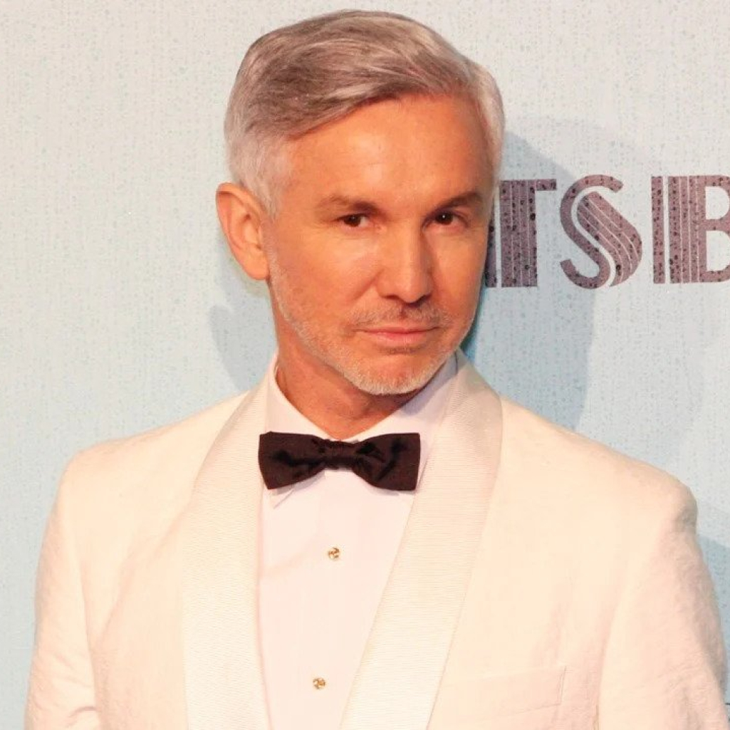 Μπαζ Λούρμαν: Οι 6 ταινίες του σκηνοθέτη που ξέρει πώς να στήνει οπτικές «φαντασμαγορίες»