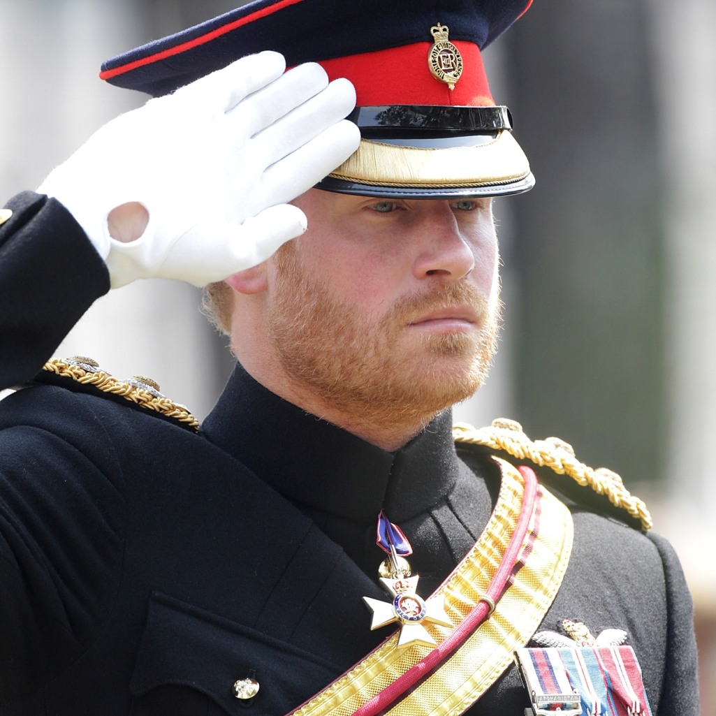 Βασίλισσα Ελισάβετ: Ο πρίγκιπας Harry θα φορέσει τελικά στολή αφού το Παλάτι άλλαξε πάλι γνώμη