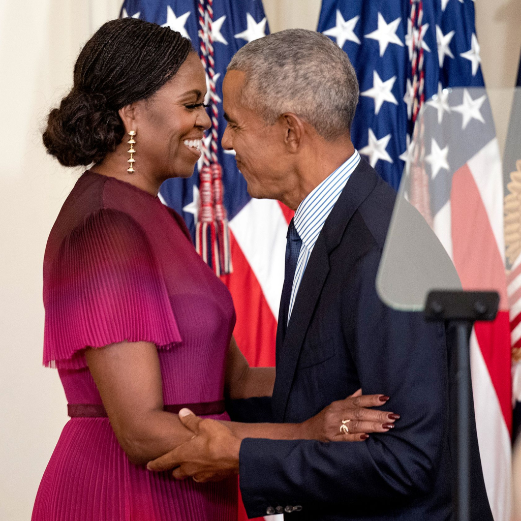 Επιστροφή των Obama στον Λευκό Οίκο για τα πορτρέτα τους - Τα αστεία και τρυφερά σχόλια από τον Barack στην Michelle