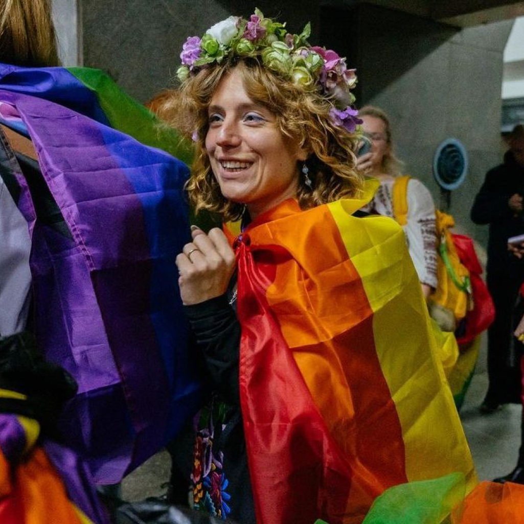 Ο πόλεμος δεν σταματά το Pride: ΛΟΑΤΚΙ+ Ουκρανοί παρέλασαν μέσα στο μετρό