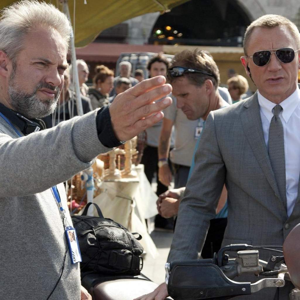 James Bond: Ο Sam Mendes θέλει να σκηνοθετήσει γυναίκα τη νέα ταινία. Κι εμείς το ίδιο
