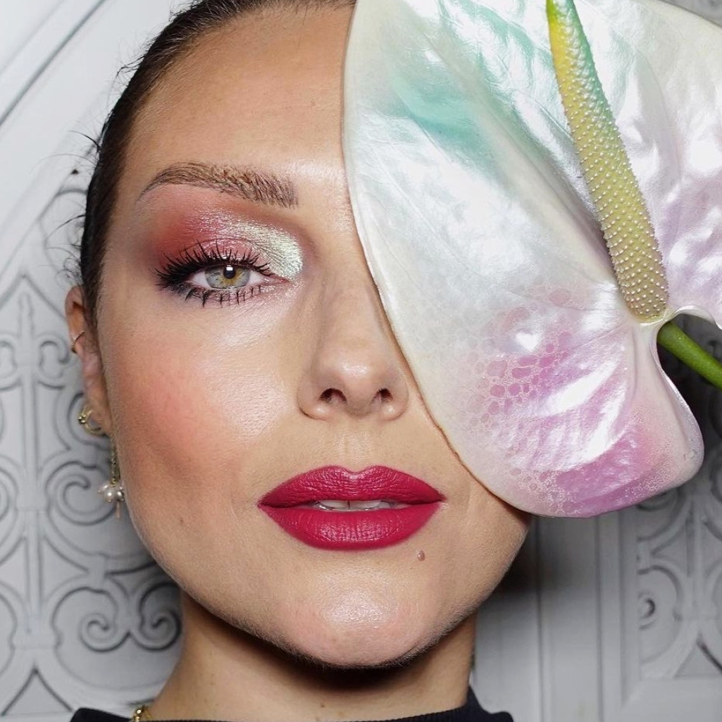 Glitter Eye Makeup: Δοκιμάζουμε από τώρα την απόλυτη τάση των γιορτών