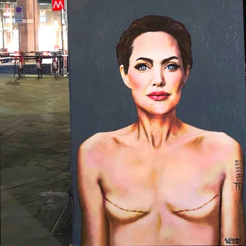 Nέο mural της Αngelina Jolie με σημάδια μαστεκτομής στους δρόμους του Μιλάνο