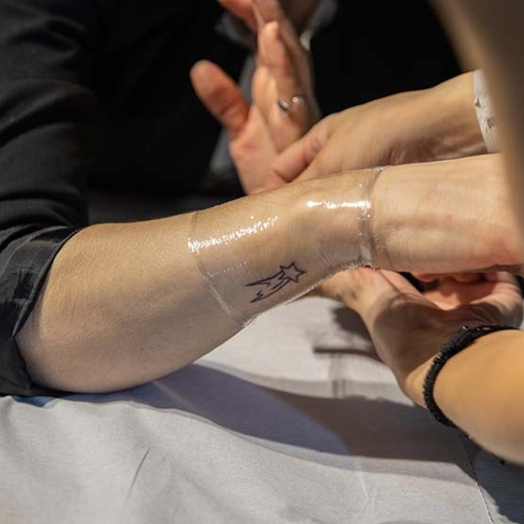 Athens Tattoo Expo: 4 λόγοι να «χτυπήσεις» φέτος το tattoo-αστεράκι του Make a Wish