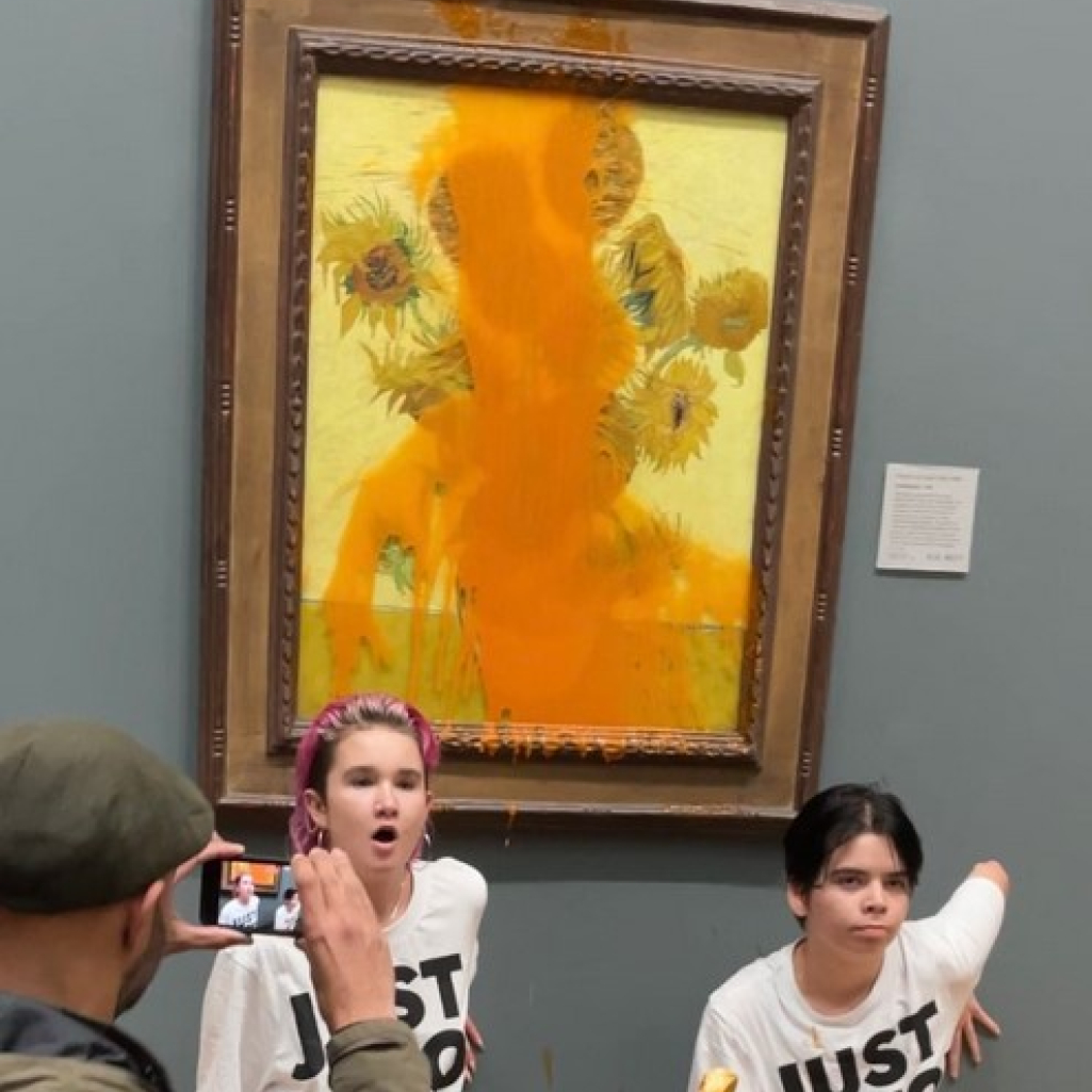 Ακτιβιστές πέταξαν τοματόσουπα στα «Ηλιοτρόπια» του Van Gogh