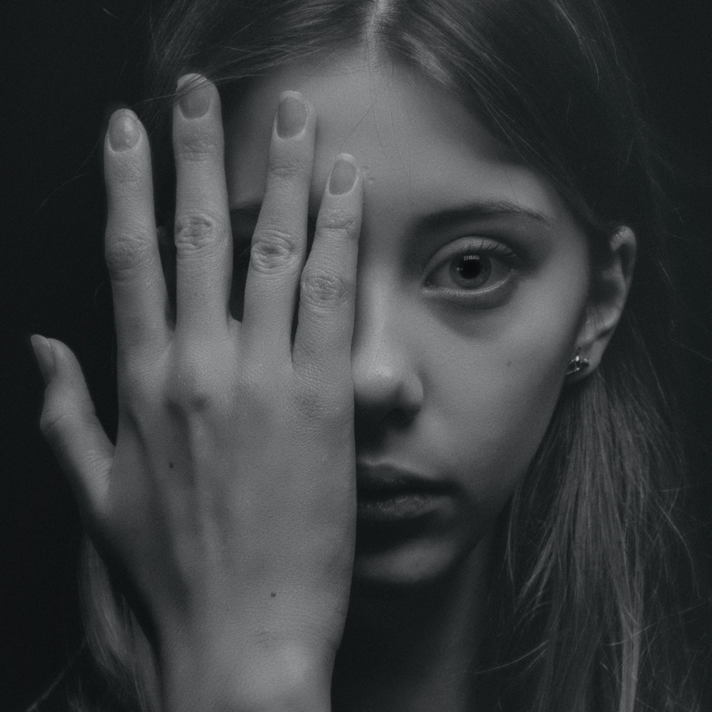 #ElizaSociety: Όλη η αλήθεια πίσω από τη σεξουαλική κακοποίηση των παιδιών