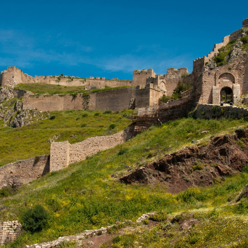 Ακροκόρινθος: Μονοήμερη στο επιβλητικό κάστρο της Πελοποννήσου