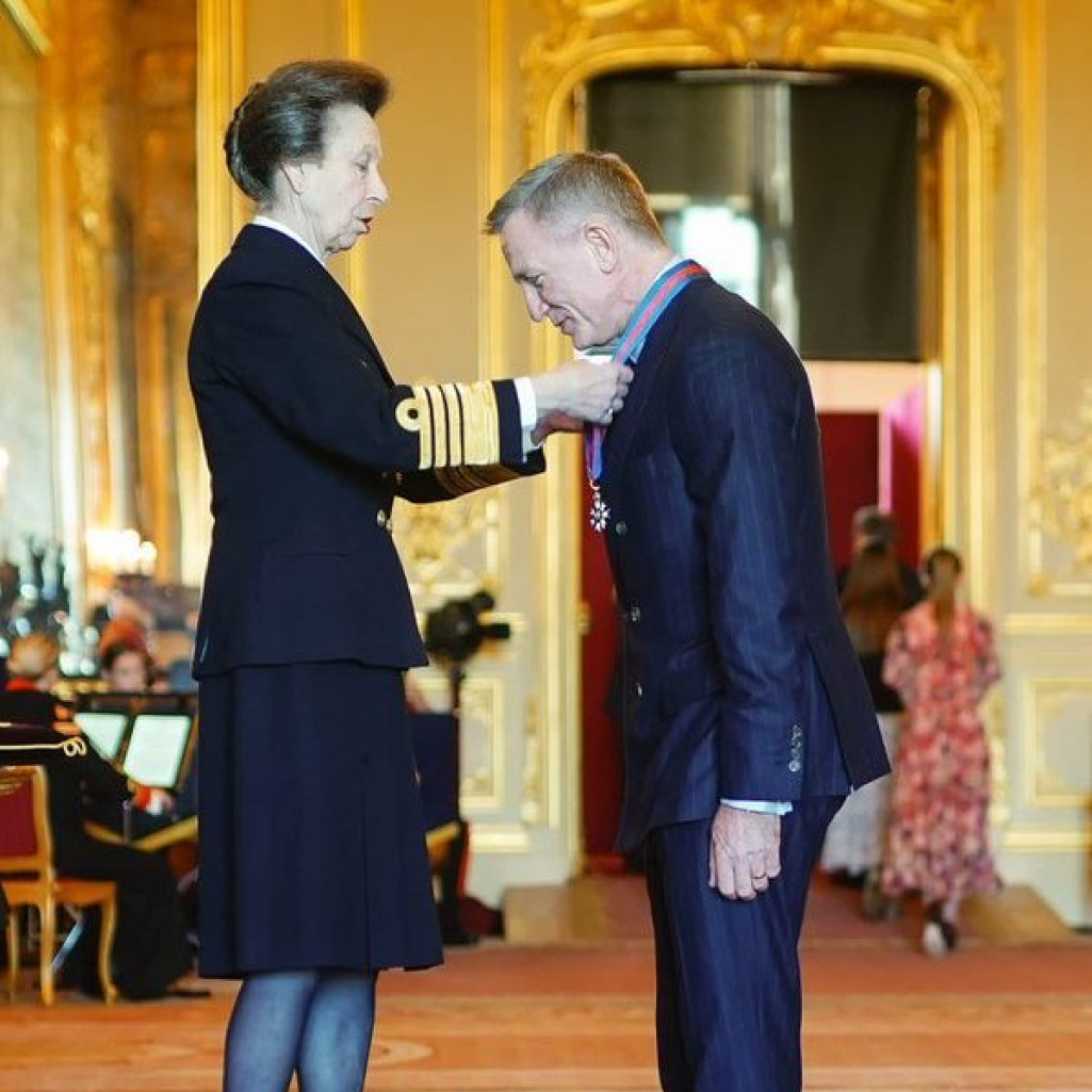 Ο Daniel Craig τιμήθηκε από τη βασιλική οικογένεια σαν άλλος James Bond