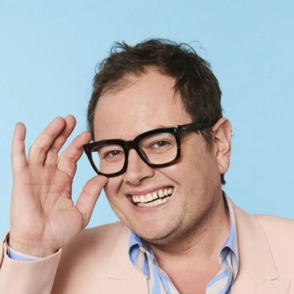 Alan Carr: Ο διάσημος Βρετανός κωμικός στην Αθήνα για μία παράσταση στον Φιλολογικό Σύλλογο Παρνασσός