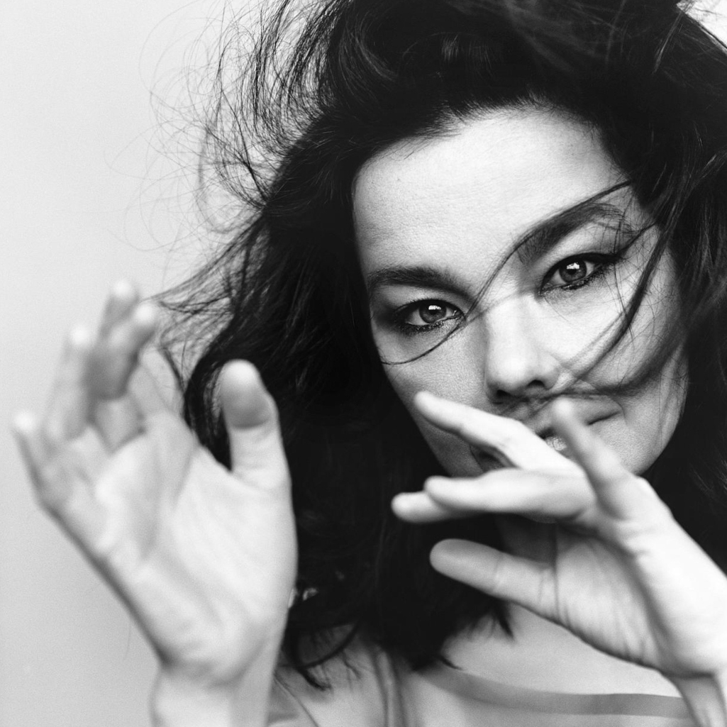 Björk: 10+1 τραγούδια της πρωτοποριακής Ισλανδής τραγουδίστριας που ακούμε ξανά και ξανά