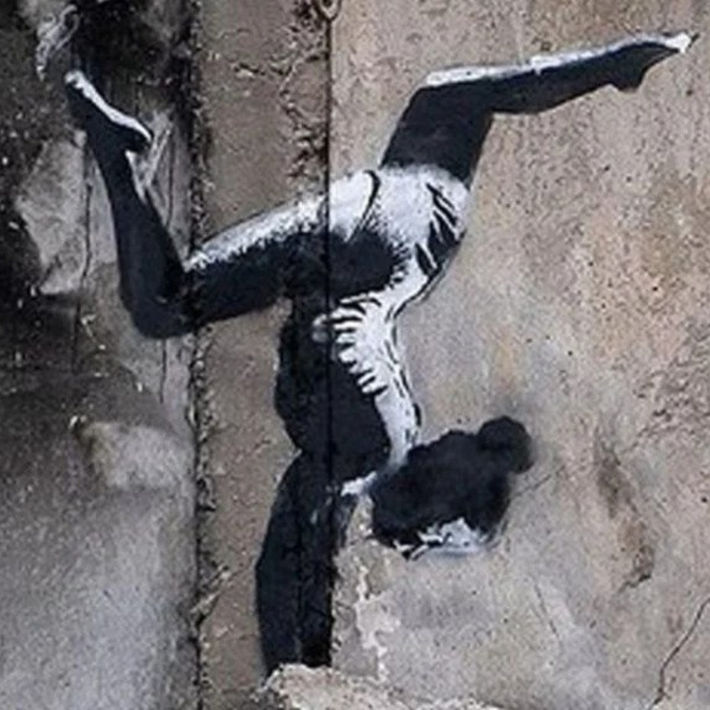 Ουκρανία: Γκράφιτι του Banksy εμφανίστηκαν σε βομβαρδισμένα κτίρια