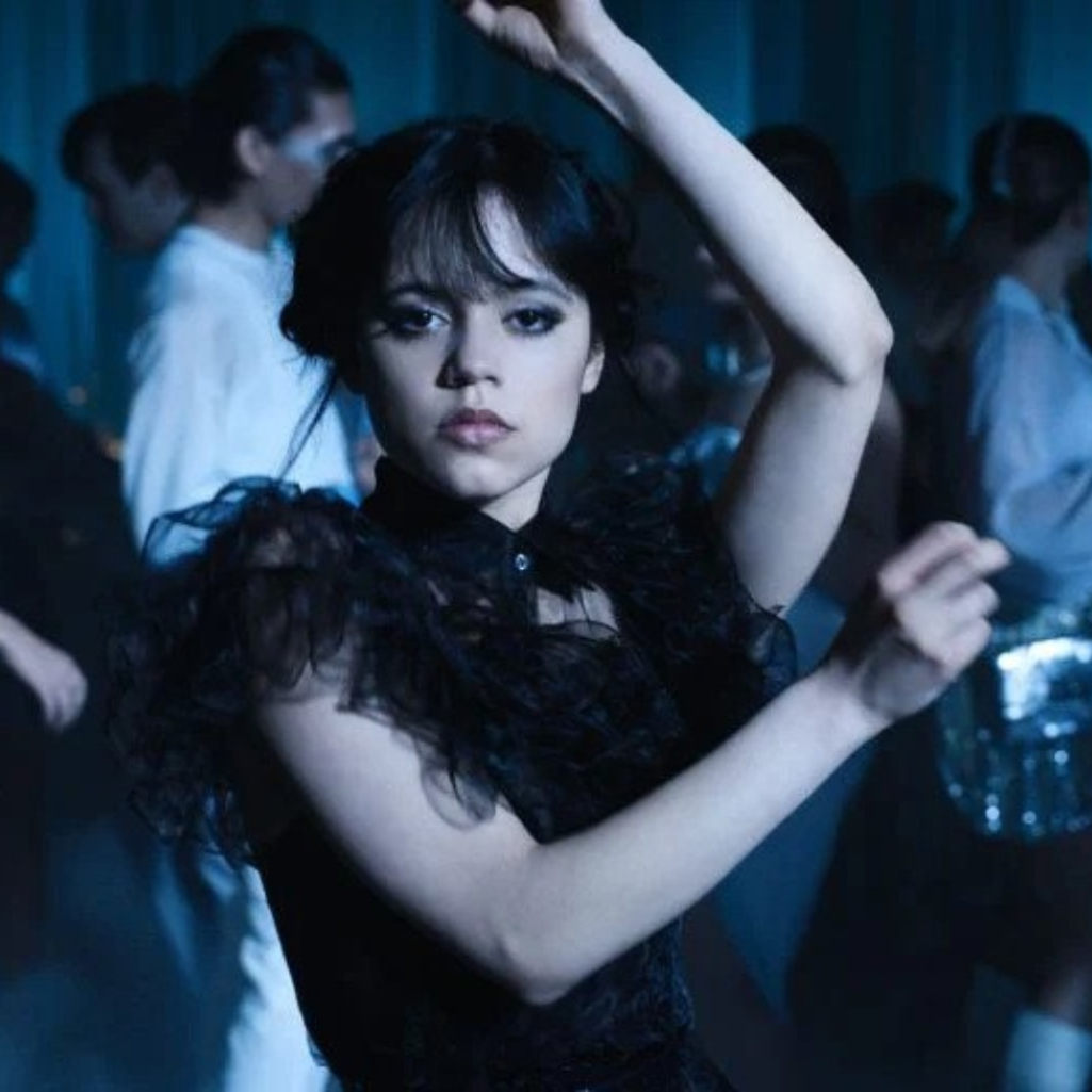 Τζένα Ορτέγκα: Όσα πρέπει να ξέρετε για την ηθοποιό που ήρθε να δώσει νέα πνοή στην Wednesday Addams