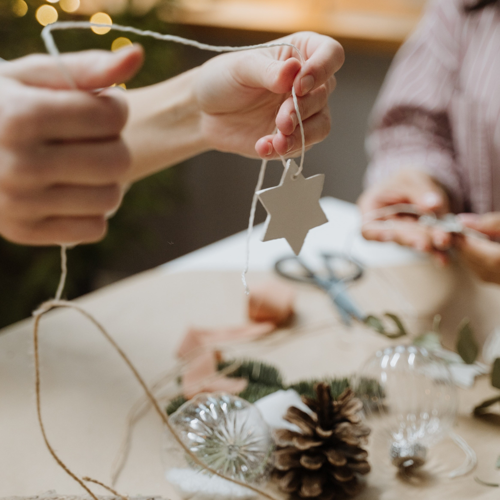 Πώς να διακοσμήσεις τέλεια το σπίτι σου για τα Χριστούγεννα (χωρίς να ξοδέψεις ούτε 1 ευρώ)