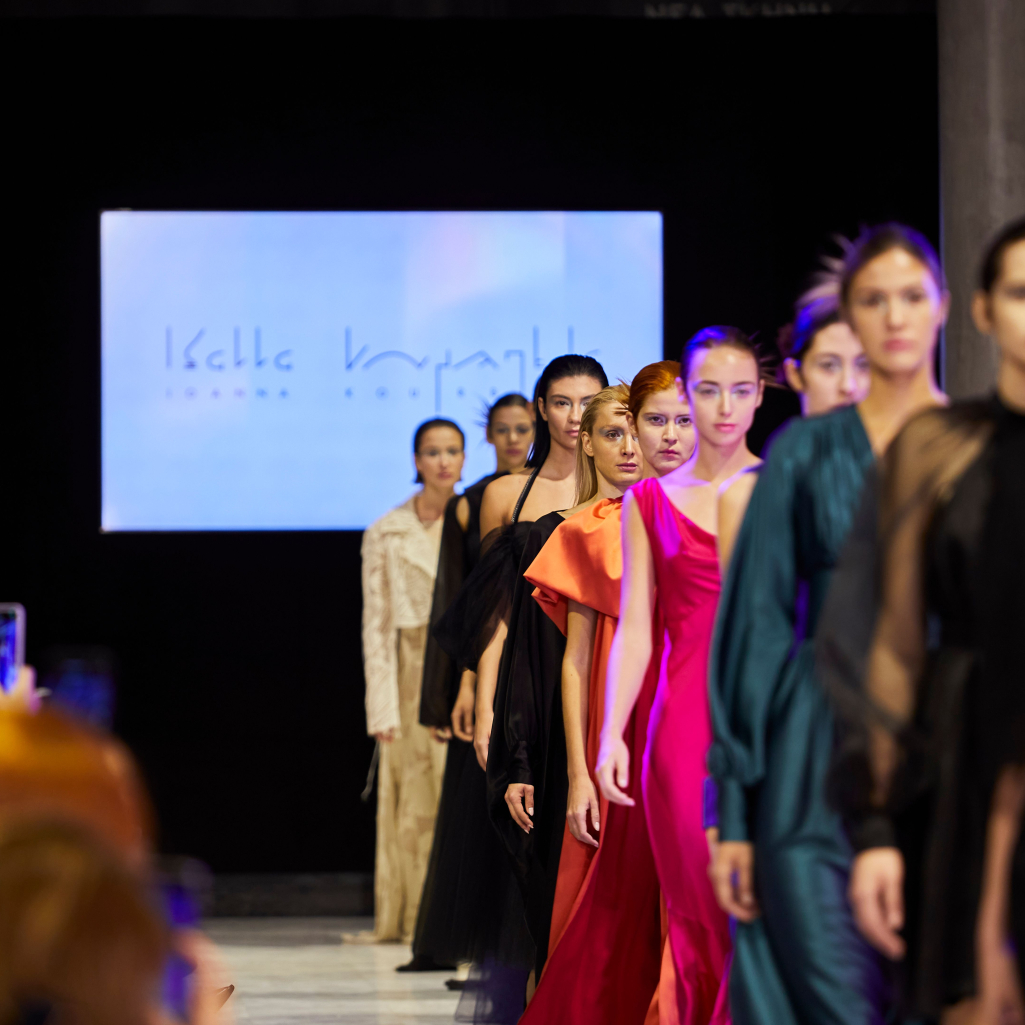  Η πρώτη Haute Couture συλλογή της IOANNA KOURBELA, επιτομή της ανεπιτήδευτης πολυτέλειας