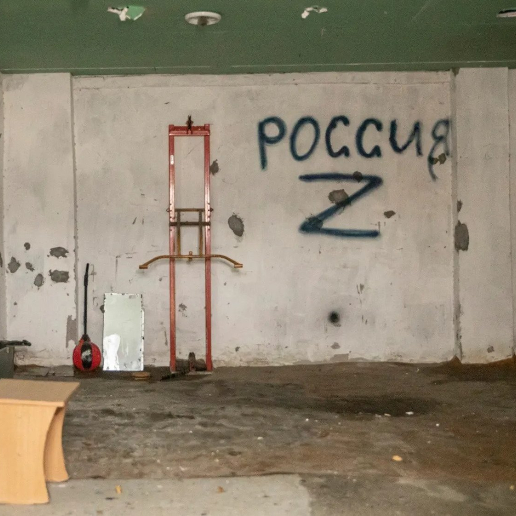 «Δωμάτιο βασανιστηρίων» ανακαλύφθηκε στη Χερσώνα- Αναφορές για ουρλιαχτά και νεκρούς