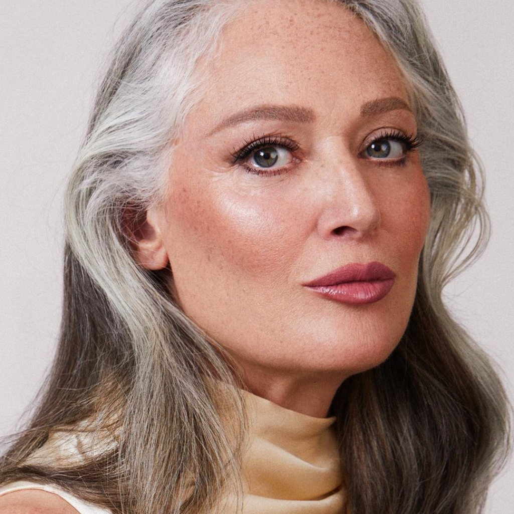 Τα makeup tips που «αγκαλιάζουν» τα σημάδια γήρανσης