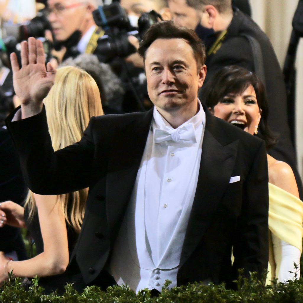 Elon Musk: «Θα παραιτηθώ από CEO του Twitter μόλις βρω κάποιον αρκετά ανόητο να αναλάβει»