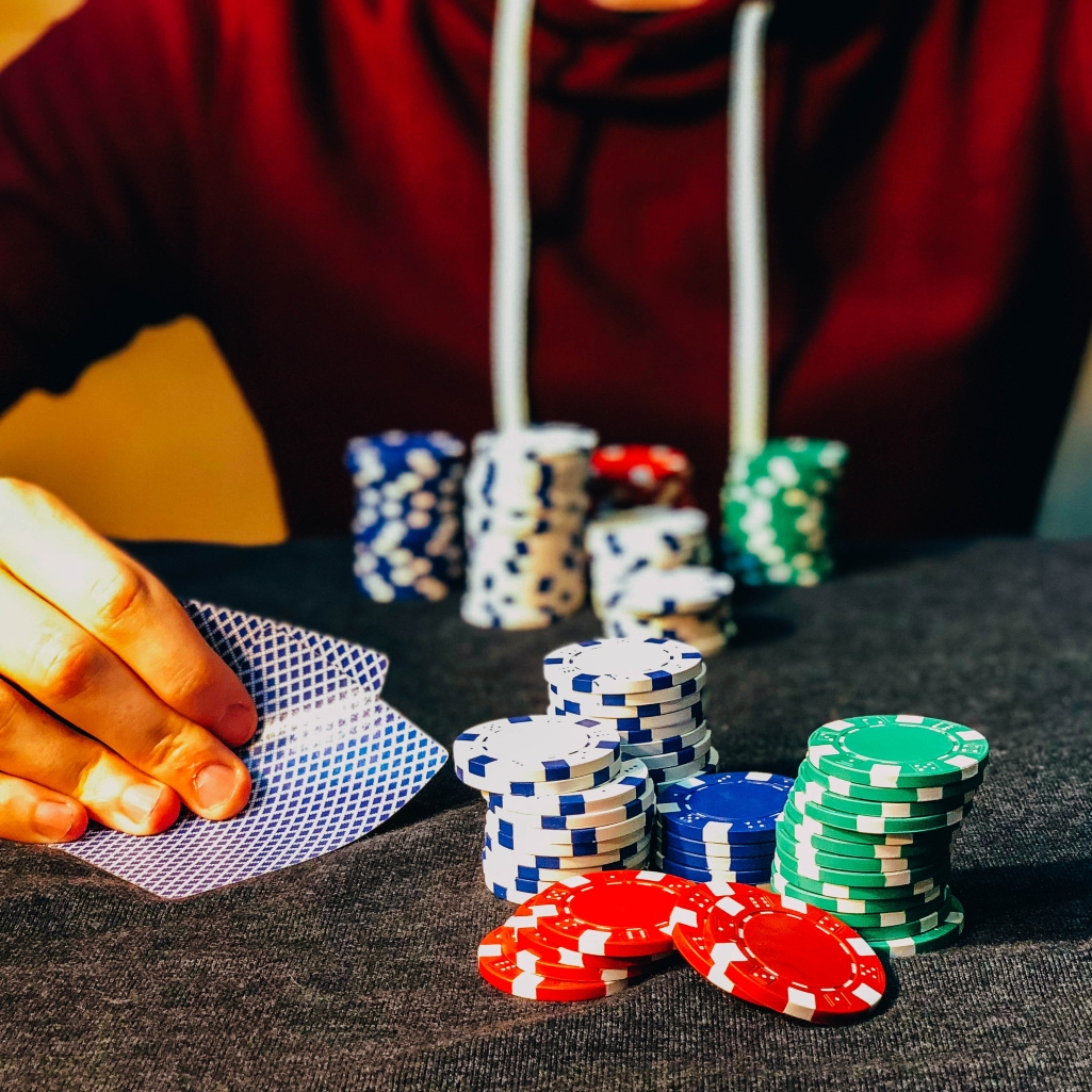 Πώς να ανακατεύεις τις μάρκες του πόκερ σαν επαγγελματίας