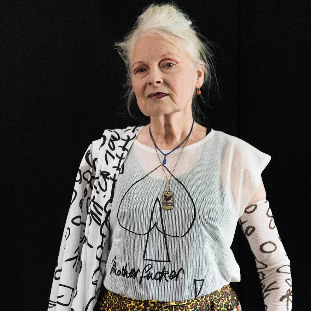 Vivienne Westwood: Ποια ήταν η «Αλίκη στη χώρα των θαυμάτων της μόδας» που καθιέρωσε τις πιο ανατρεπτικές συλλογές