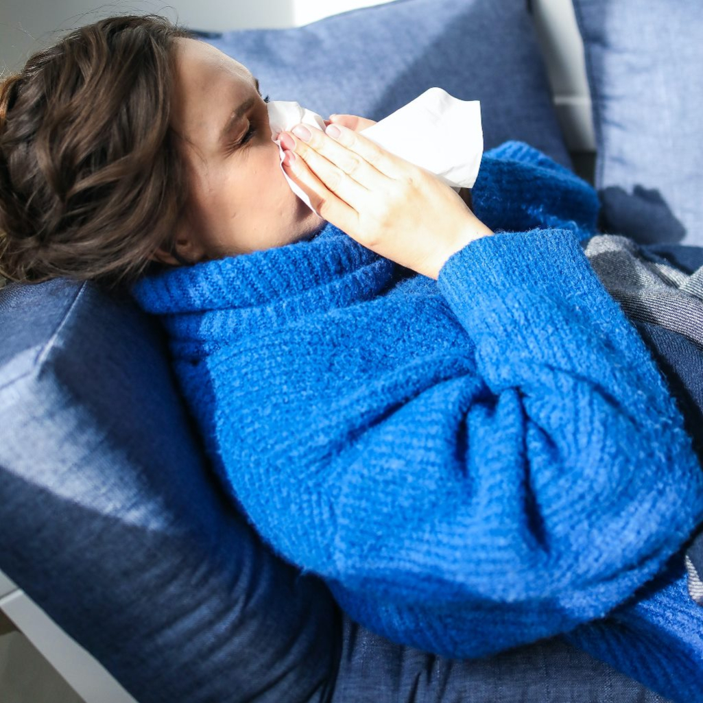 Γρίπη: Συμβουλές που θα σας βοηθήσουν στην αντιμετώπιση των συμπτωμάτων 