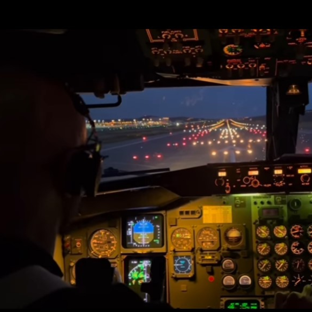 O John Travolta πιλοτάρει αεροπλάνο και απογειώνεται από την Αθήνα- Η ανάρτηση στο Instagram