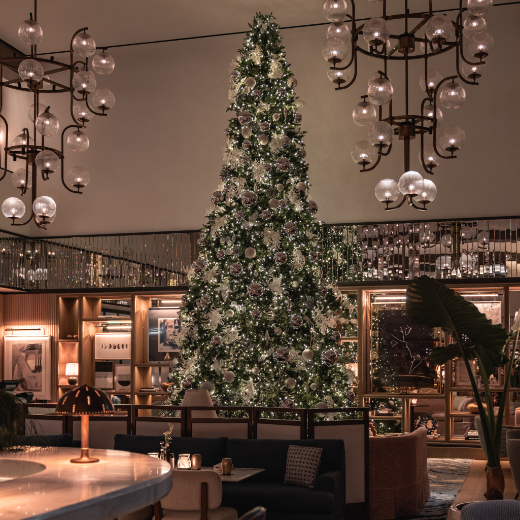 Η μαγεία των Χριστουγέννων κρύβεται στο Four Seasons Astir Palace Hotel Athens