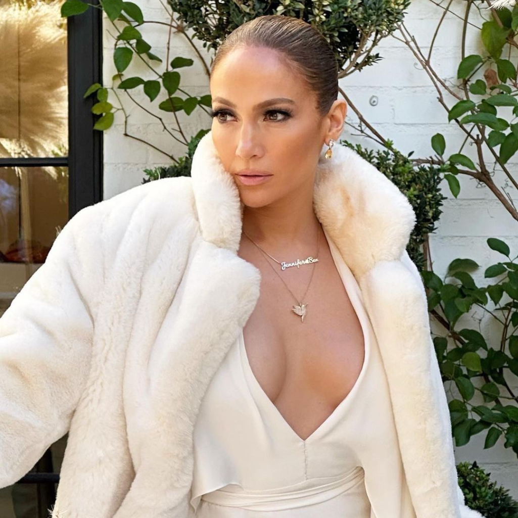 H Jennifer Lopez έκανε το πιο ανατρεπτικό χειμωνιάτικο manicure. Το τολμάς;