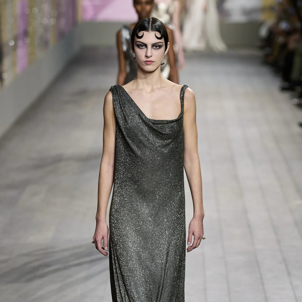 Dior Spring 2023 Couture: Η ξεθωριασμένη χλιδή των 20's και η Josephine Baker