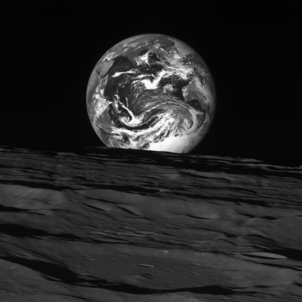 Εντυπωσιακή φωτογραφία της Γης όπως φαίνεται από τη Σελήνη, έστειλε νοτιοκορεατικό σκάφος
