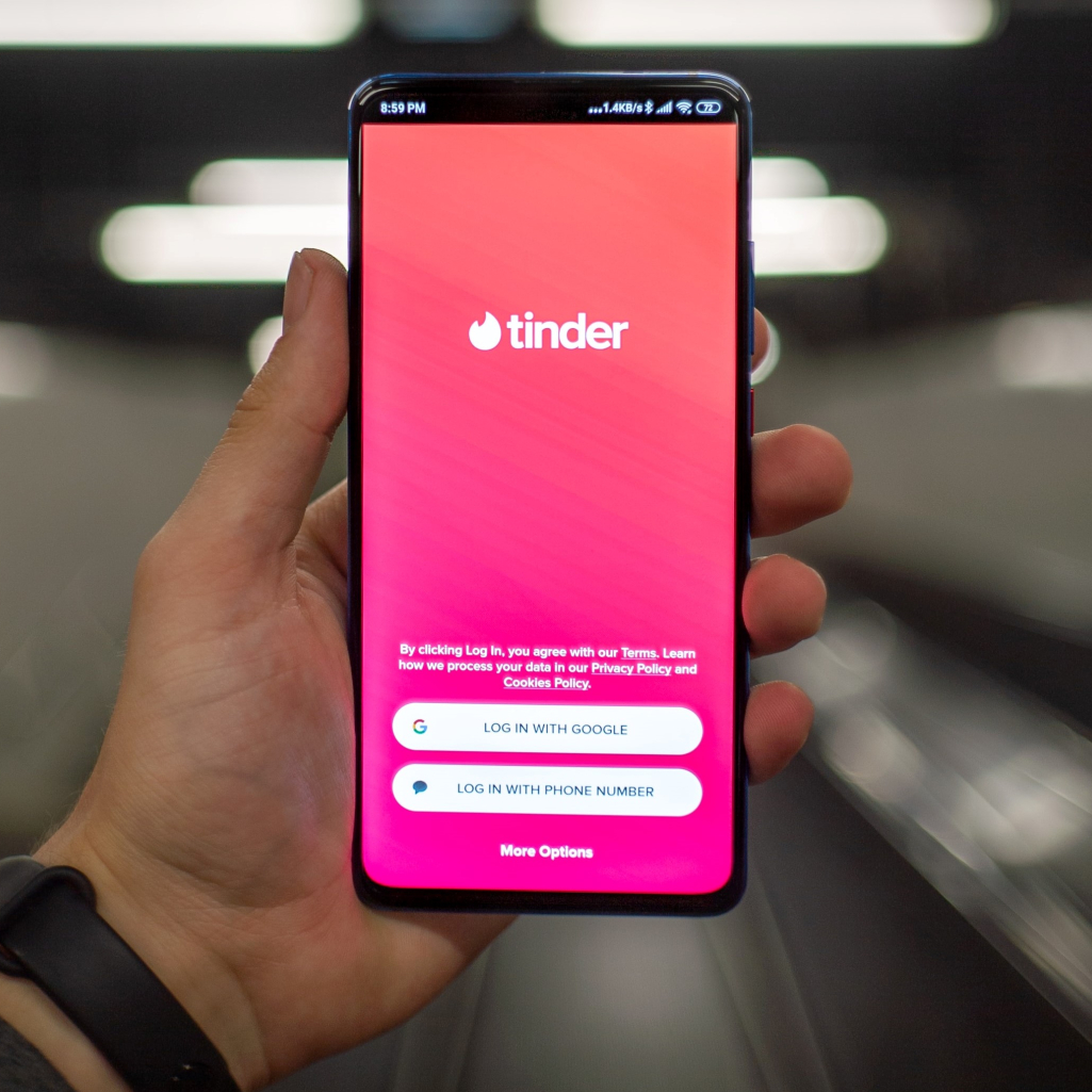 Τα dating apps αλλάζουν: Το Hinge τεστάρει νέα συνδρομή $60 και το Tinder συνδρομή των $500 (!)