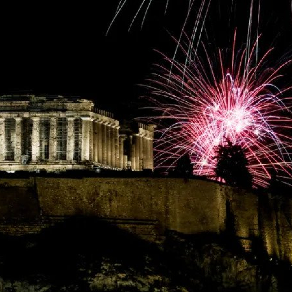 Πρωτοχρονιά: Με φαντασμαγορικό θέαμα υποδέχθηκε το 2023 η Ελλάδα