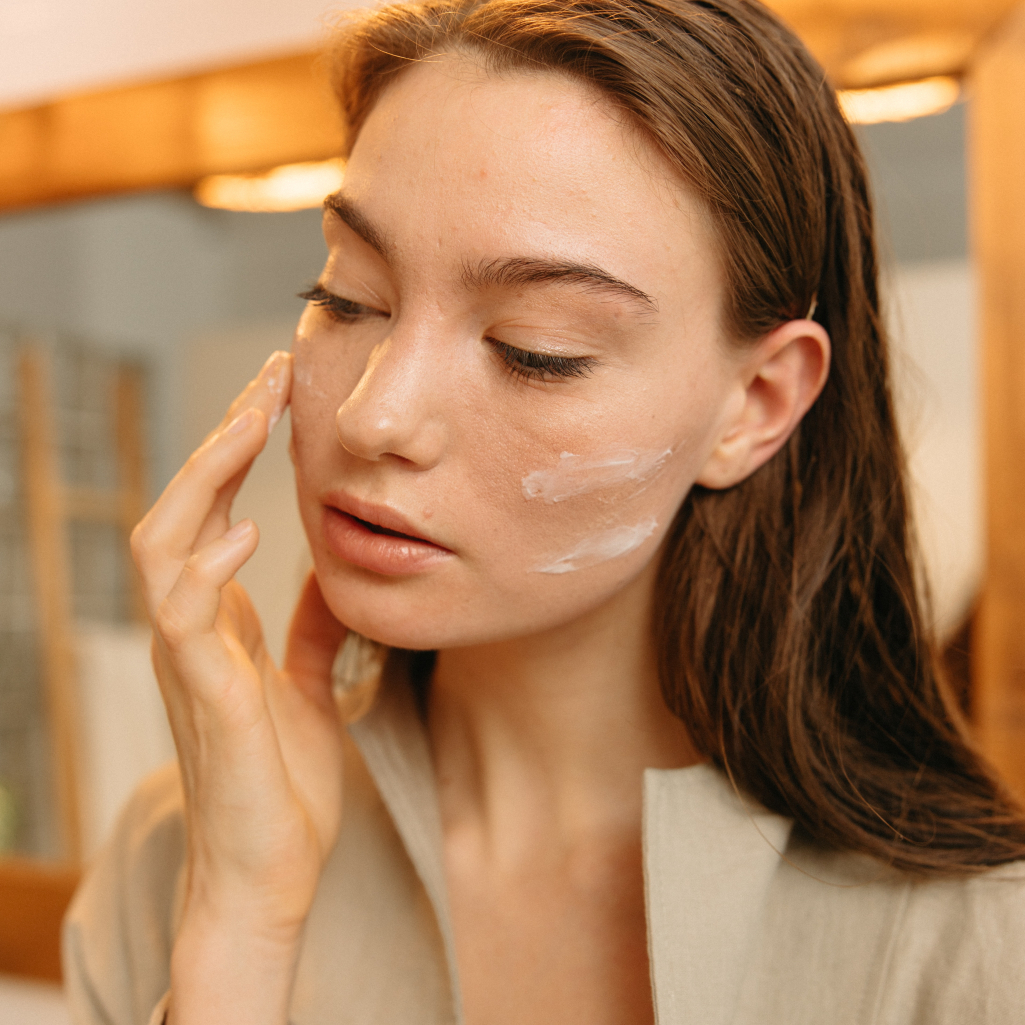 Skincare Resolutions: Οι 6 χρυσές συμβουλές που δίνουν οι δερματολόγοι και σε αφορούν