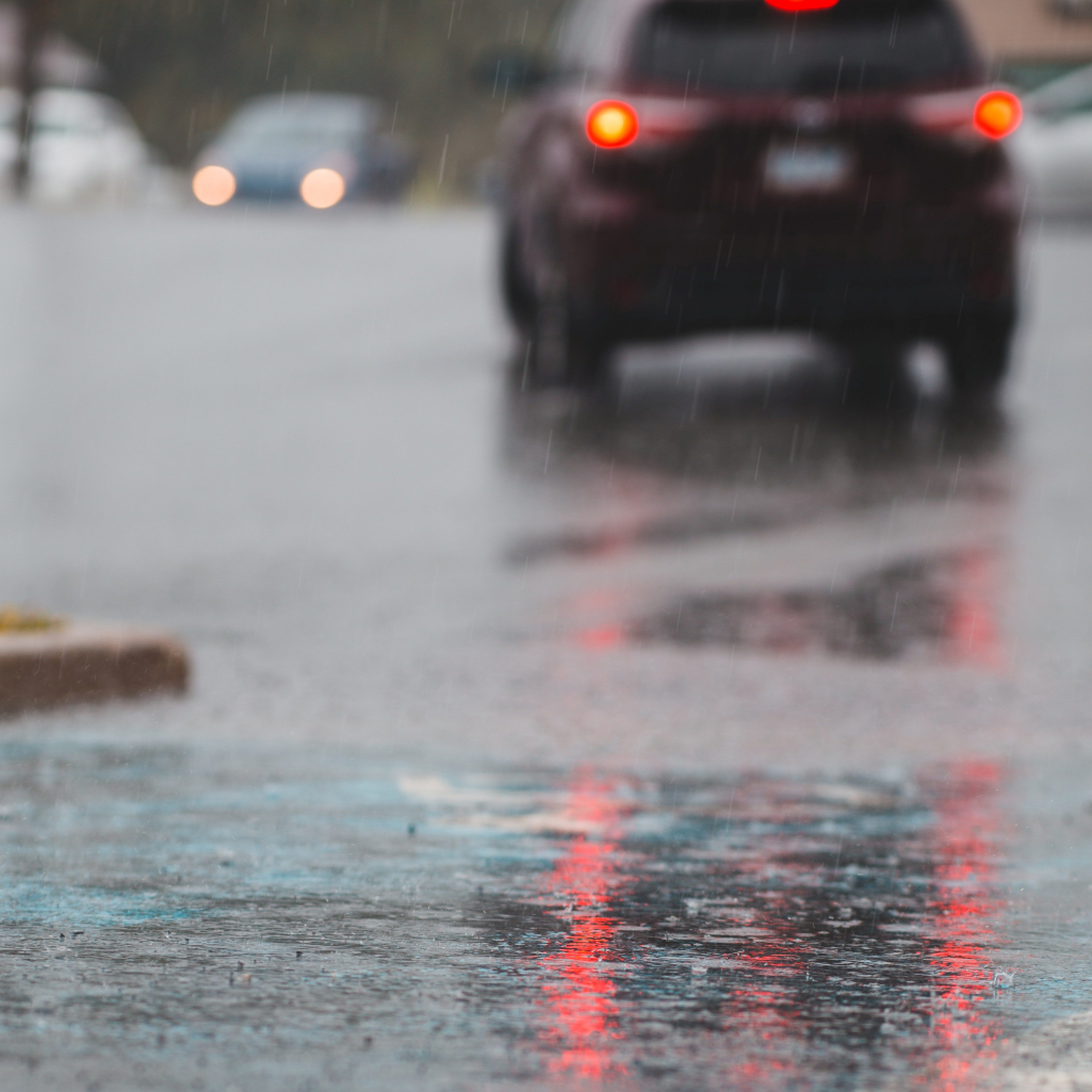 Κακοκαιρία: 7 tips για ασφαλή οδήγηση στη βροχή 