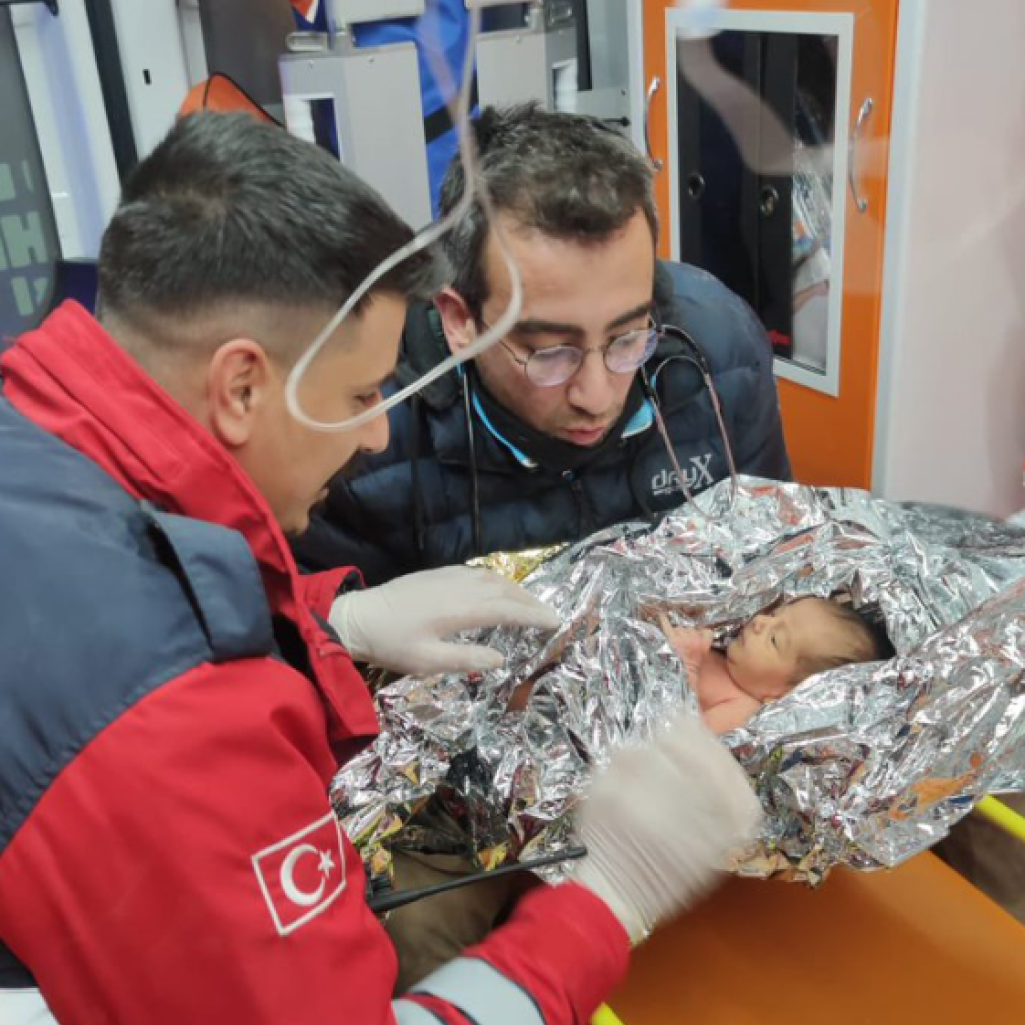 Σεισμός Τουρκία: 10 ημερών μωρό απεγκλωβίζεται ζωντανό 90 ώρες μετά 