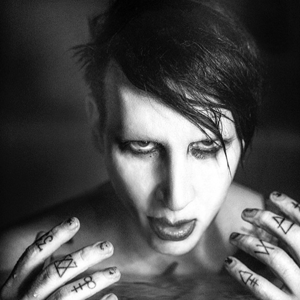 Ο Marilyn Manson κατηγορείται για επαναλαμβανόμενη σεξουαλική κακοποίηση 16χρονης, το 1995