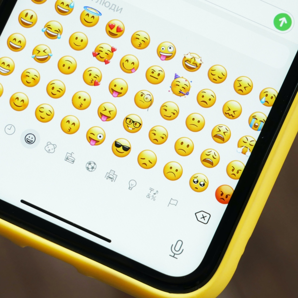 Tο ζητήσαμε, το πήραμε: Το νέο emoji του iPhone είναι αυτό που θέλαμε όλοι