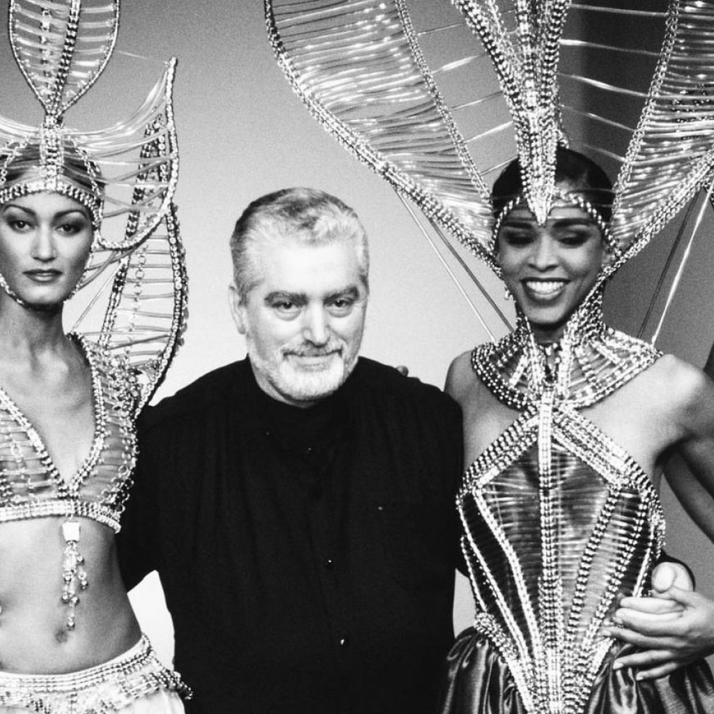 Οι iconic δημιουργίες του Πάκο Ραμπάν που αποδεικνύουν πως ήταν ένας από τους πιο ριζοσπαστικούς σχεδιαστές που γνώρισε ποτέ η μόδα