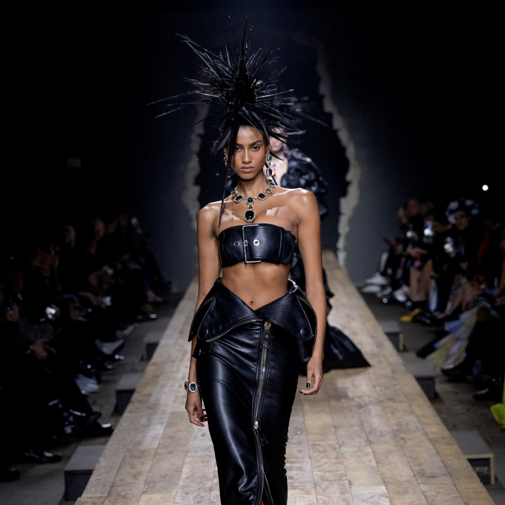 Moschino fw 2023: Ο Dali, το punk και ένας άλλος Jeremy Scott