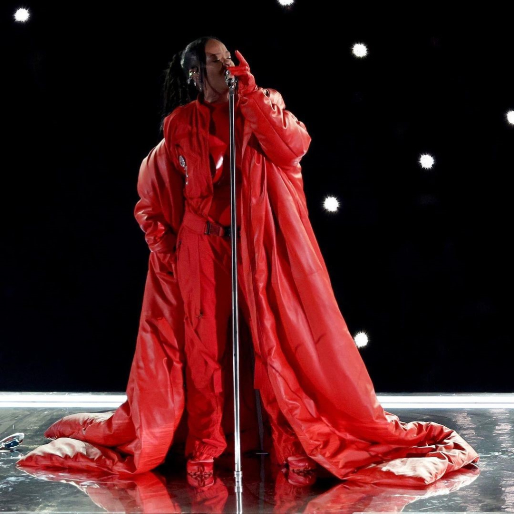 Super Bowl: Ο φόρος τιμής της Rihanna στον θρυλικό André Leon Talley έγινε με Alaia