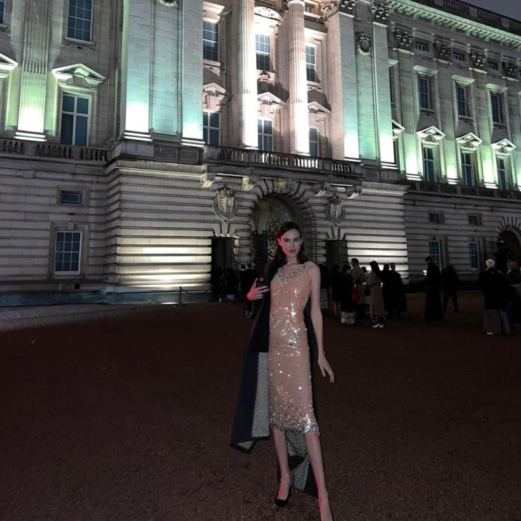Naked dress στα ανάκτορα του Buckingham; Κάντο όπως η Alexa Chung!