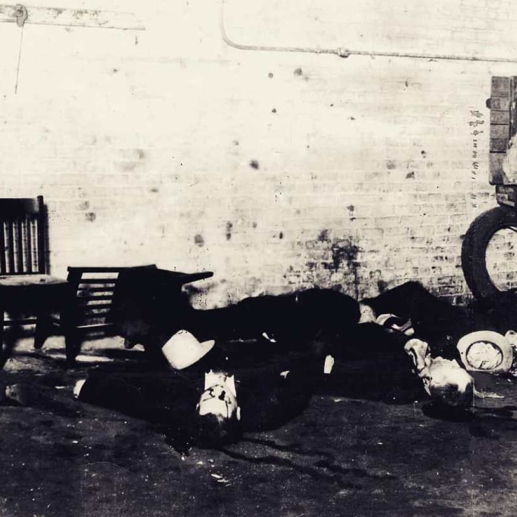 Η σφαγή του Αγίου Βαλεντίνου: Όταν ο Al Capone έβαψε τον Βαλεντίνο κόκκινο, κυριολεκτικά