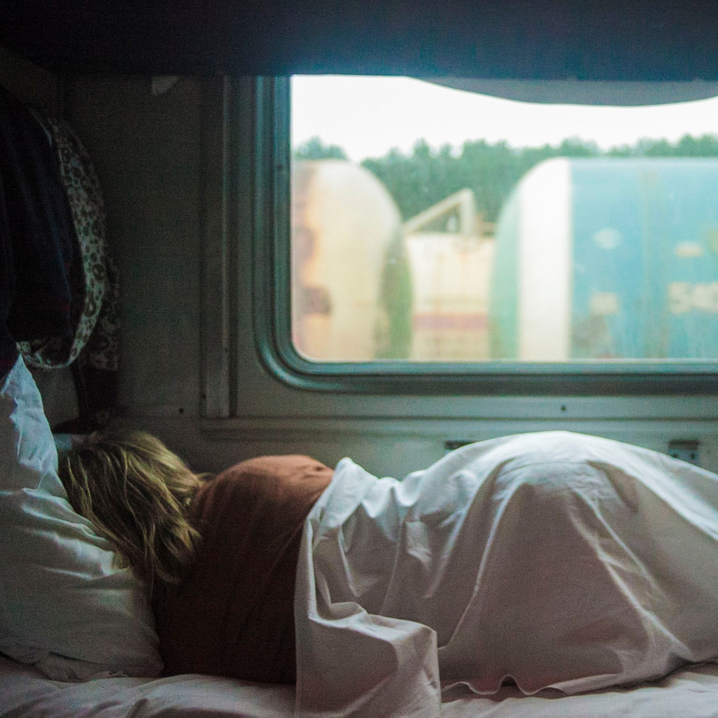 Ναι, ο τρόπος που κοιμάσαι μπορεί να προσθέσει 5 χρόνια στη ζωή σου