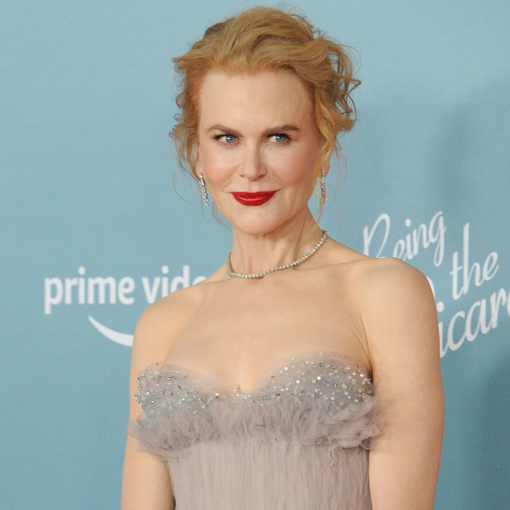 Η Nicole Kidman επέστρεψε στο signature χρώμα της και μας εμπνέει για την άνοιξη