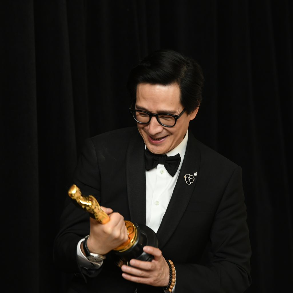Oscars 2023: Tο βραβείο του Β' ανδρικού ρόλου στον υπέροχο και κατασυγκινημένο Ke Huy Quan