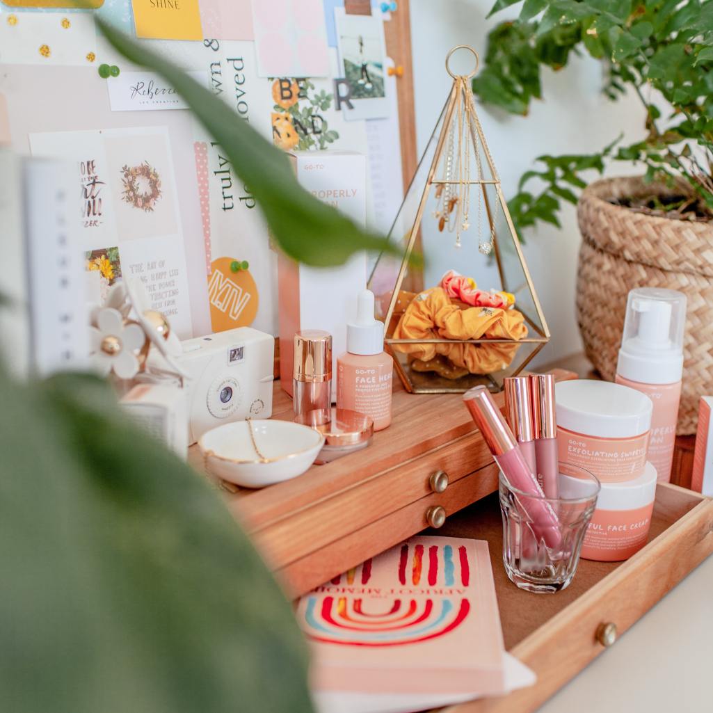 Beauty decluttering: Πώς να κάνεις σωστό ξεκαθάρισμα στα καλλυντικά σου