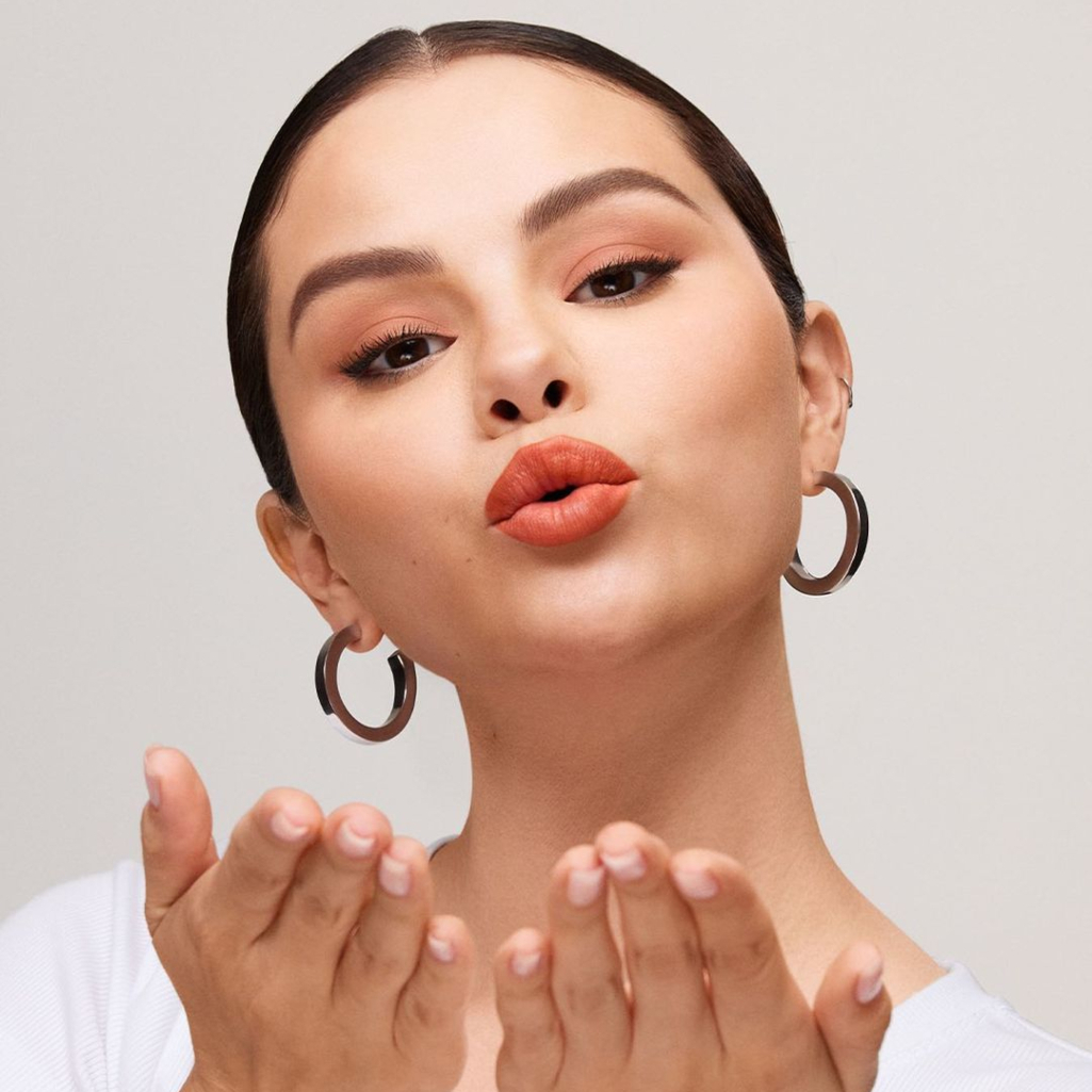 H Selena Gomez έχει την τέλεια ανοιξιάτικη πρόταση για το επόμενο manicure σου