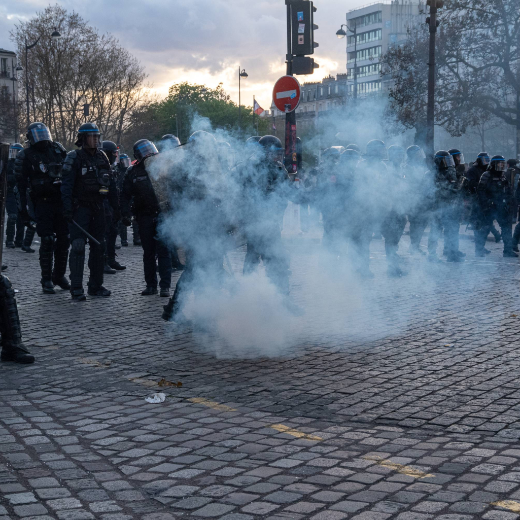 Σκηνές χάους στη Γαλλία: Διαδηλωτές εισέβαλαν στα κεντρικά της LVMH