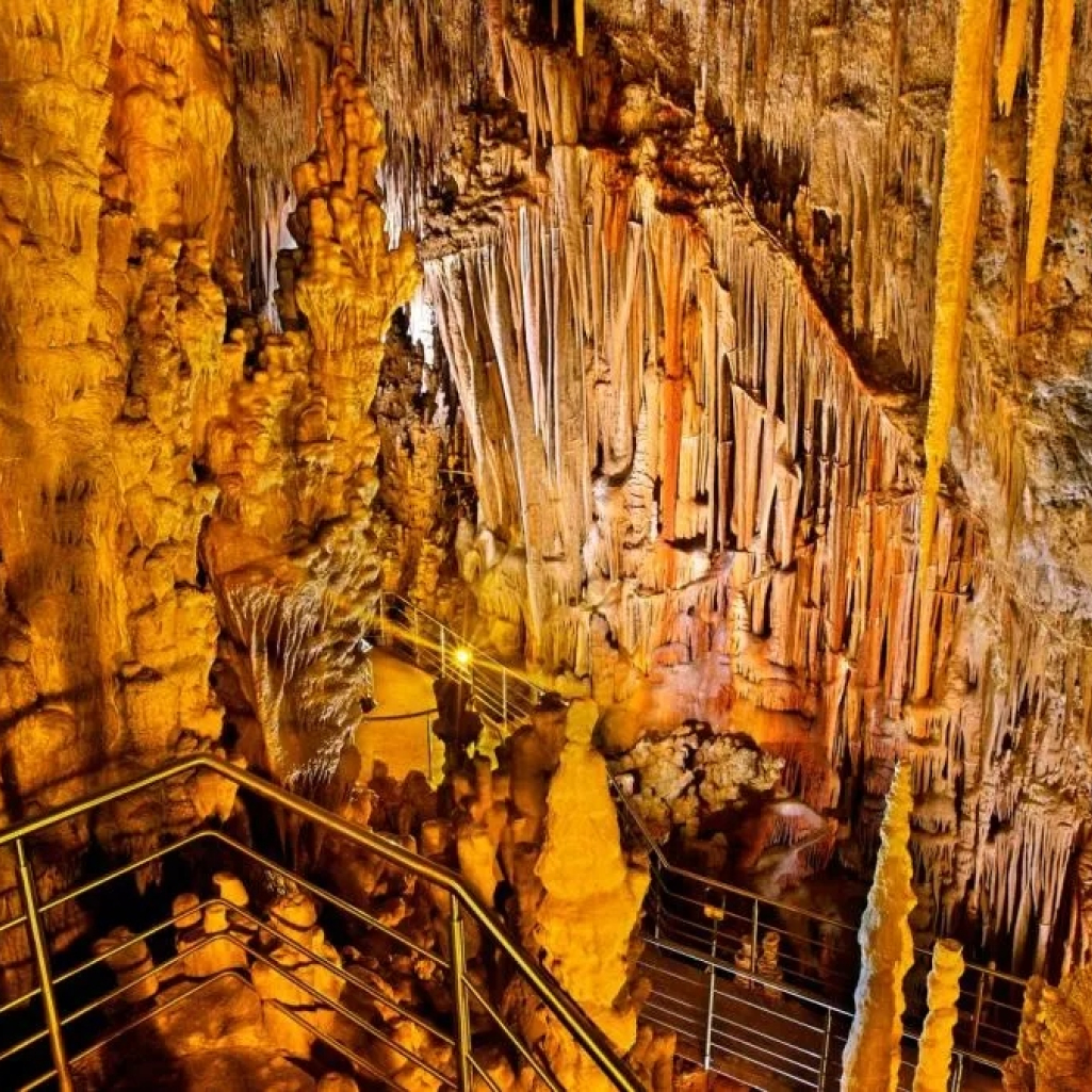 Λακωνία: Μέσα στο τριών εκατομμυρίων ετών Σπήλαιο Καστανιάς
