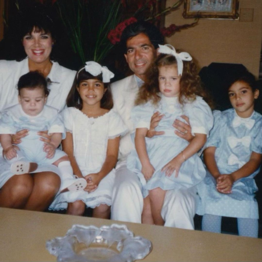 Η Kris Jenner μας εύχεται «Καλό Πάσχα» με μια συλλογή από παλιές φωτογραφίες της οικογένειας